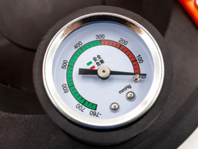 Присоска с манометром