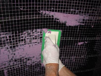 Резиновый шпатель для затирки